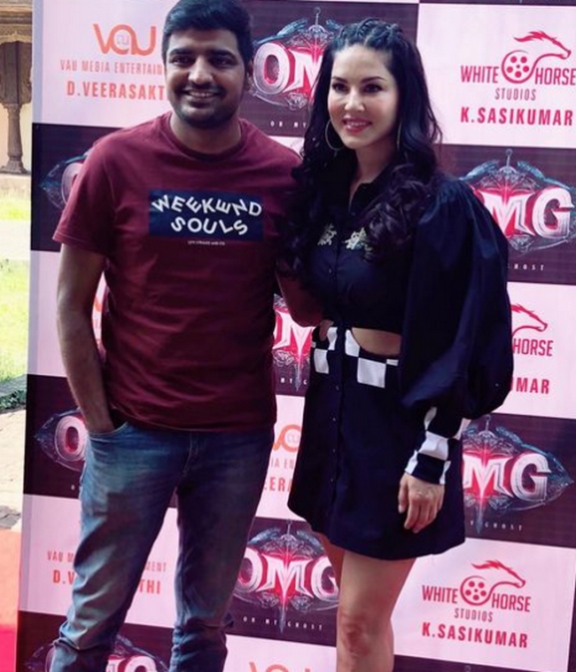 Actor sathish with sunny leone latest viral photo 