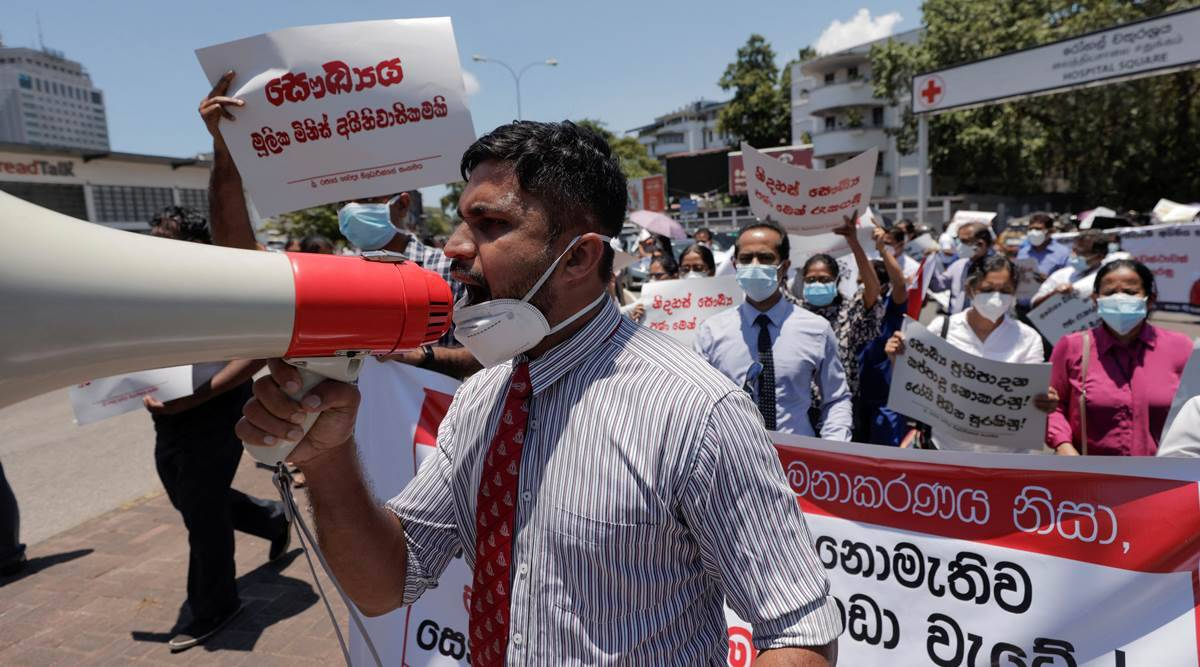 Srilankan Doctors protest against drug shortages 