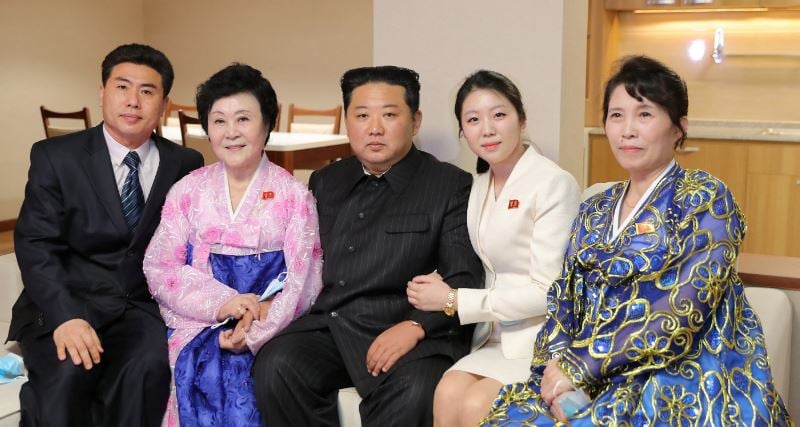 north korea kim jong un gift luxury apartment to news anchor 