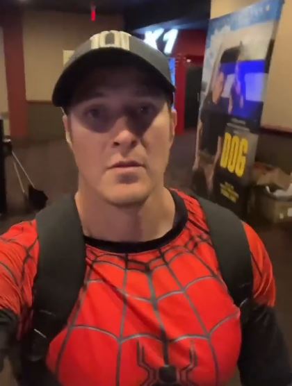  man sets guinness record by watch spider man no way home 292 times 