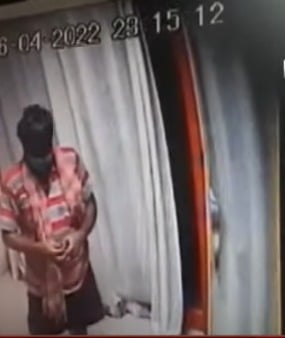 Andhra Pradesh Man tried to steal cash in ATM