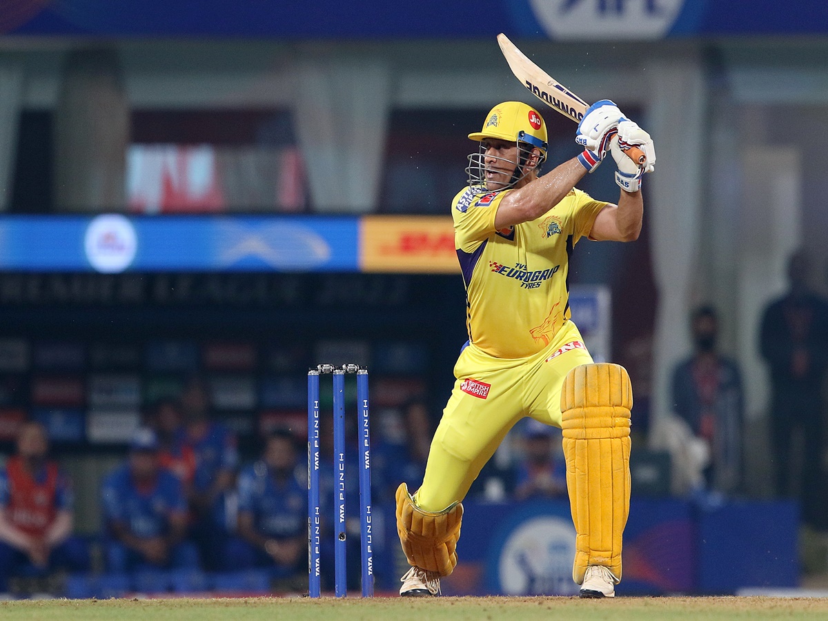 ms dhoni last ball boundary makes csk a thrill win