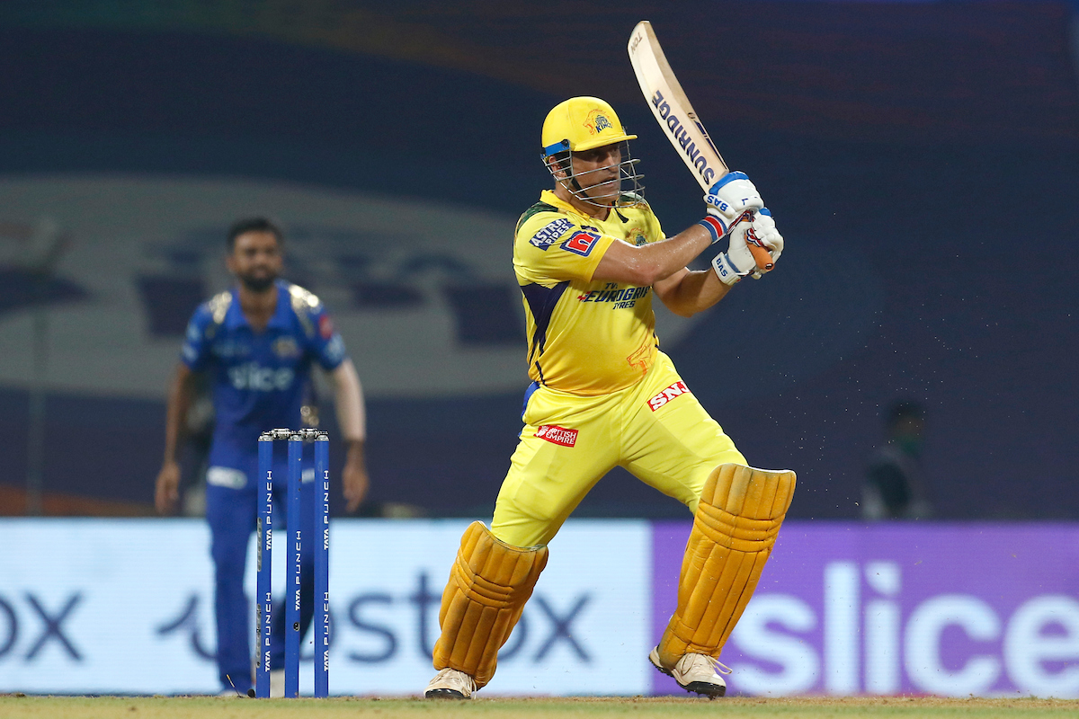 ms dhoni last ball boundary makes csk a thrill win