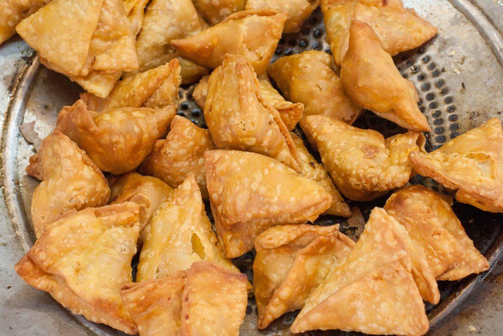 Man attacked for eating samosa without shop owner permission