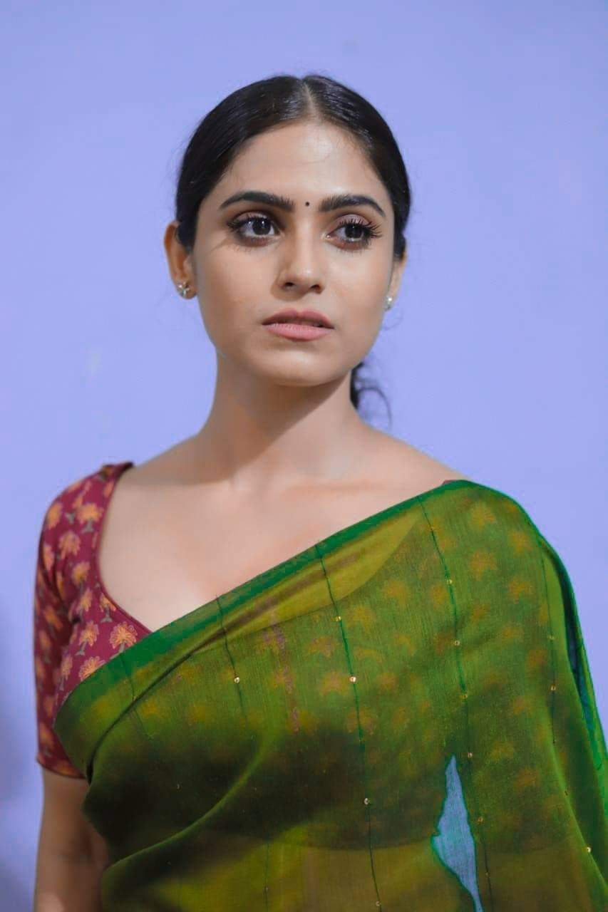 Actress Naina Ganguly Super Dance for Beast Arabic Kuthu 