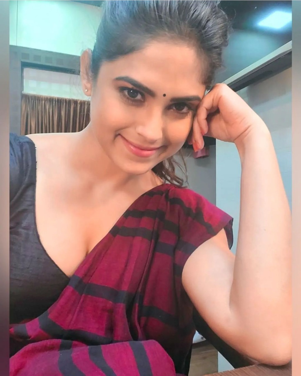 Actress Naina Ganguly Super Dance for Beast Arabic Kuthu 