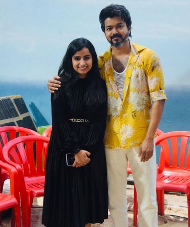 CWC fame sivangi with vijay in beast BTS pic