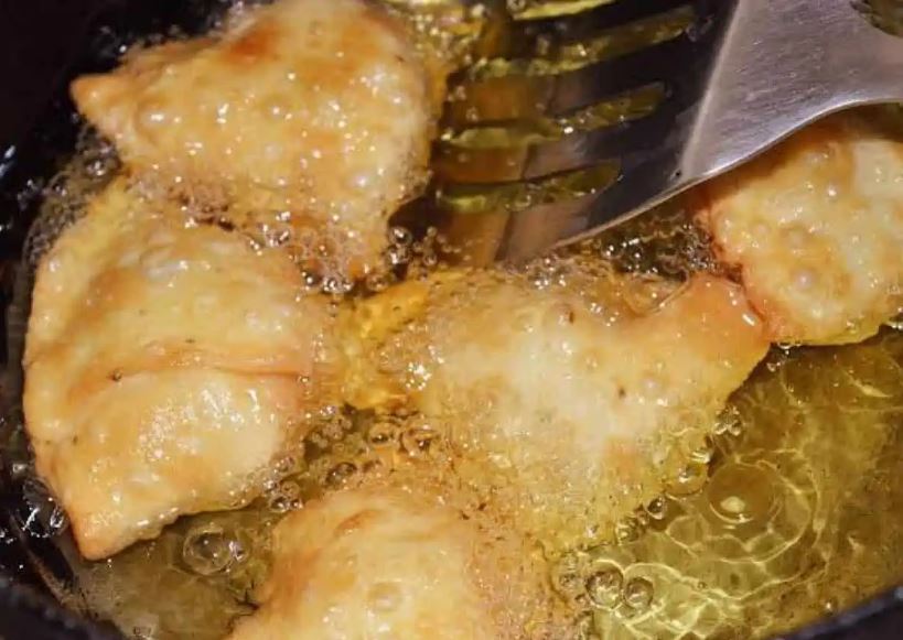 Saudi restaurant was shut down for preparing samosas in toilet