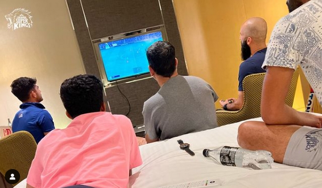 Dhoni and csk players watched fifa match in TV