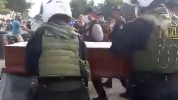 Woman about to be buried knocks on her coffin during funeral