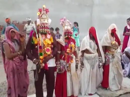 madhya pradesh tribal man marries his three girlfriends