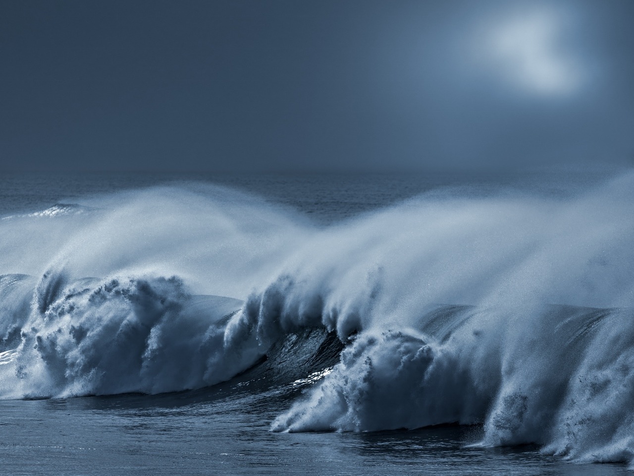  Sea Wave Touching Clouds video goes viral 