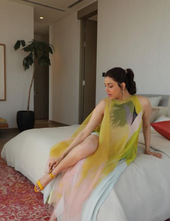 Actress kajal agarwal latest viral pic with his son 