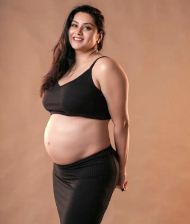 Actress namitha motherhood baby bump viral pic 