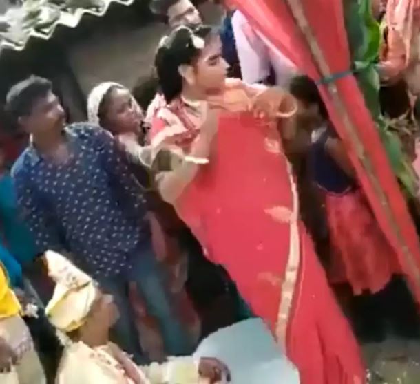 bride removes bangles in wedding rituals groom fainted
