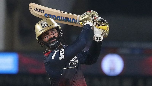 Dinesh karthik reprimanded for ipl code of concduct breach