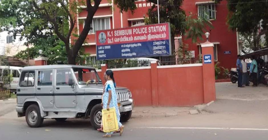 Chennai police arrested thieves near Vyasarpadi