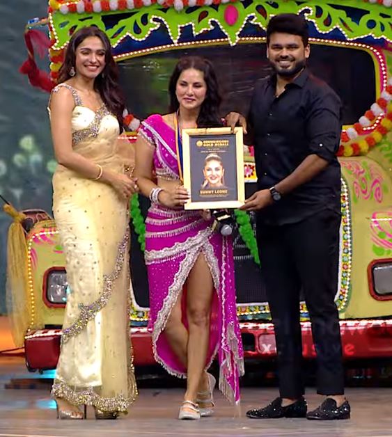  Sunny leone won award in Behindwoods Gold medals 2022
