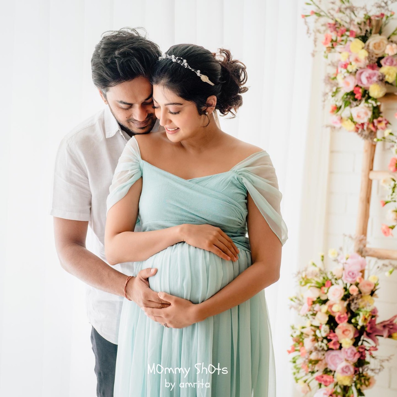 Pranitha Subhash Latest Pregnancy Photo shoot went viral on social media