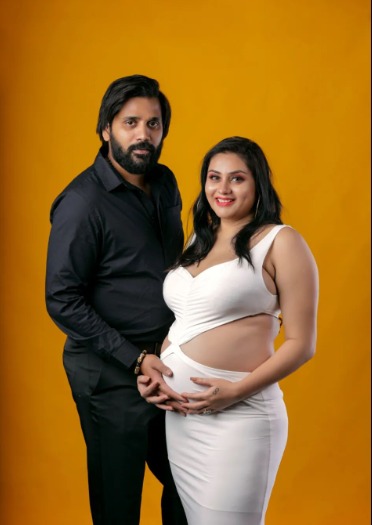 Actress Namitha Pregnancy Photoshoot pictures goes Viral