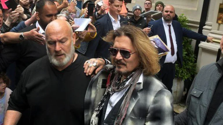 Johnny Depp leaves 49 lakh tip after dinner in Birmingham