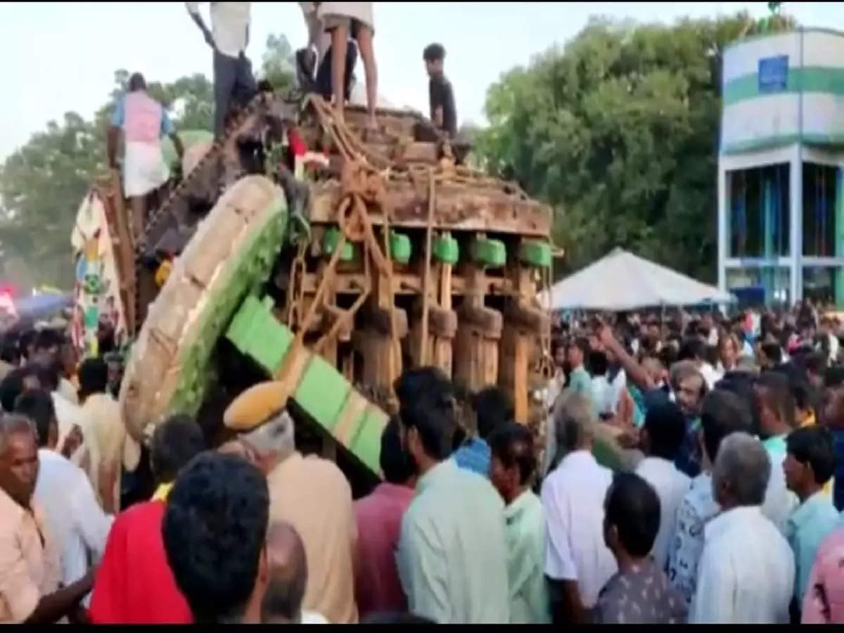 dharmpuri temple festival chariot overturns men dies 