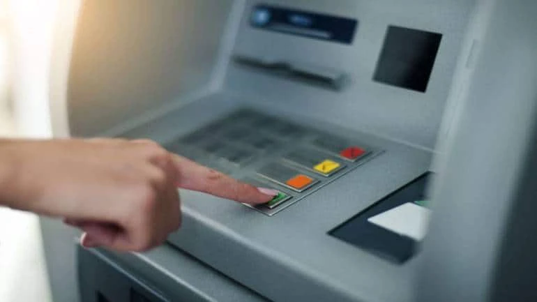 People rush to ATM in Maharashtra dispensing 5 times extra cash