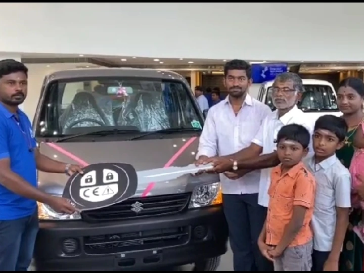 Tamil Nadu man collected Rs 6 lakh in Rs 10 coins to buy a car