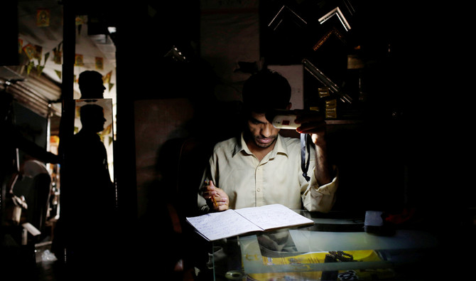  Pak govt warns of mobile internet services shutdown amid power crisis