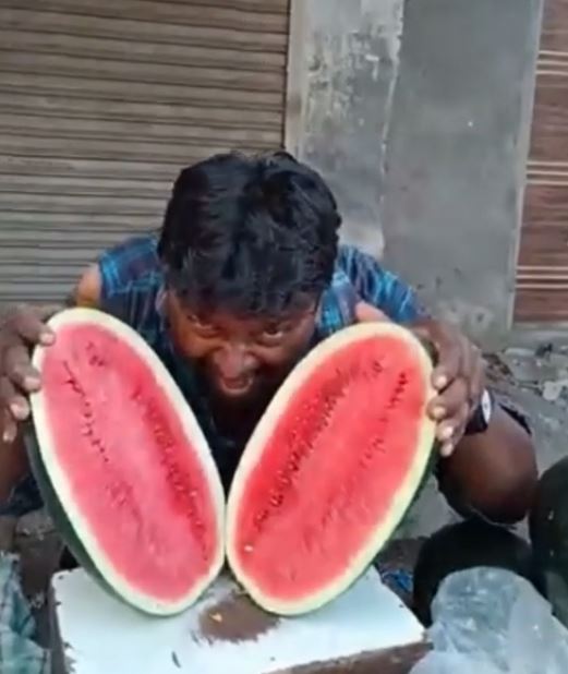 fruit seller innovative way to sell fruits impress netizens