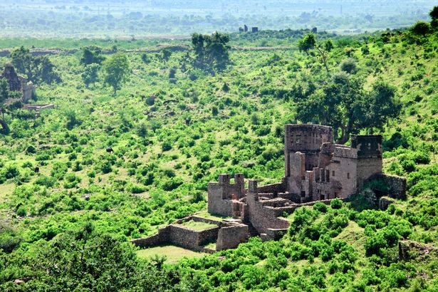 Tourists banned from India most haunted building when the sun has set