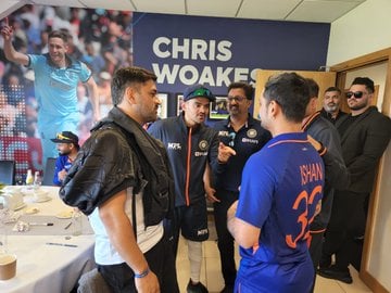 Indian team welcomes MS Dhoni after T20 series win over England