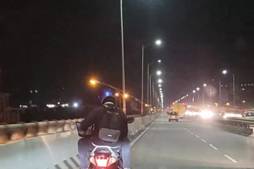 pic of man working with laptop on bike gone viral