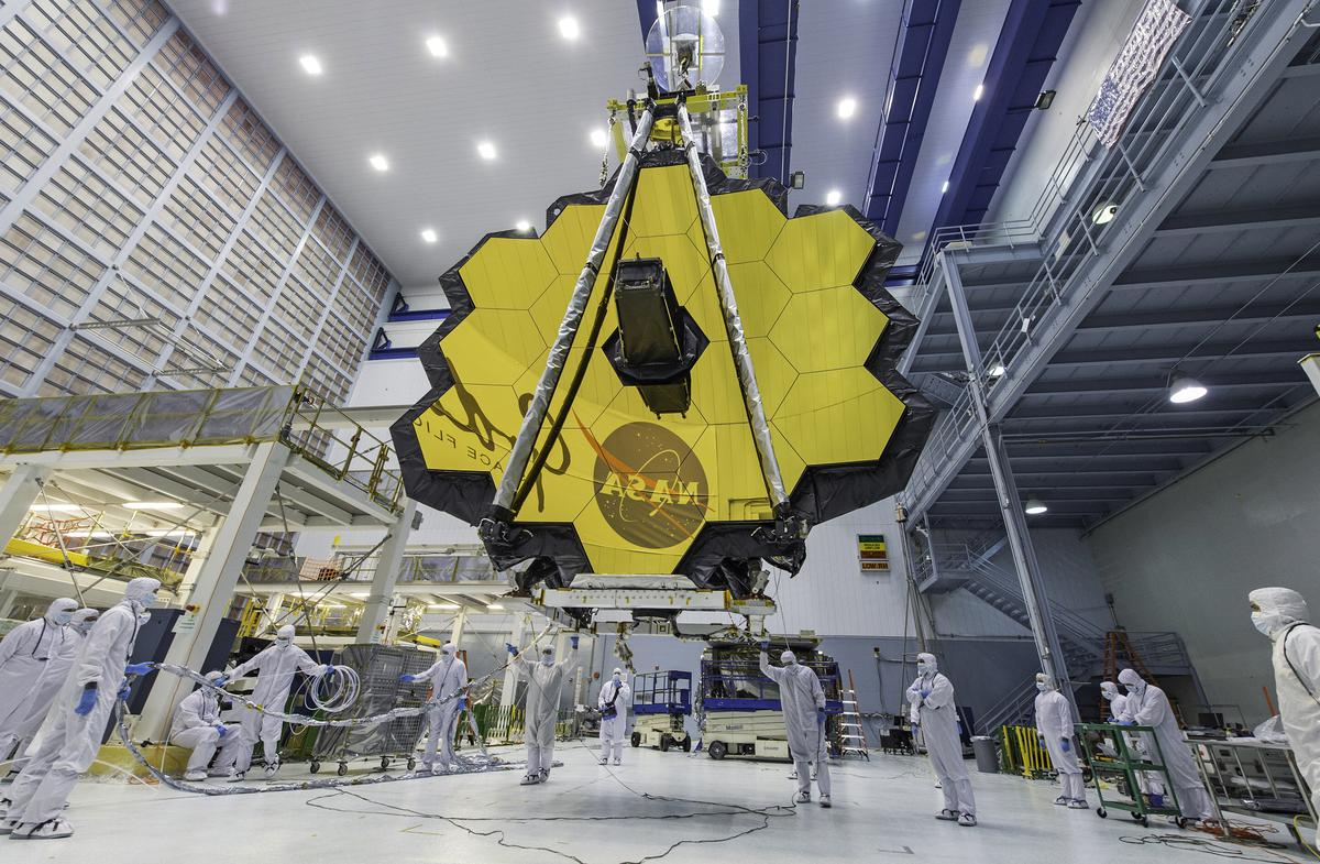 James Webb telescope detects water on distant planet