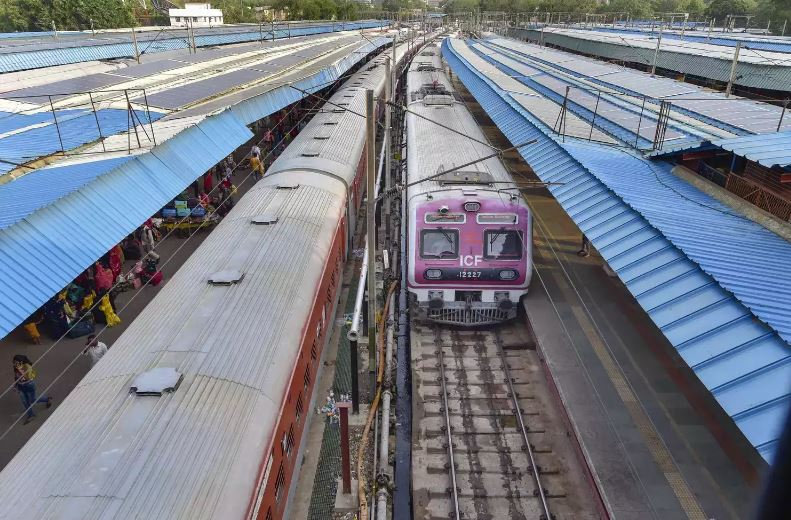 indian railway official book taxi for student after train cancel