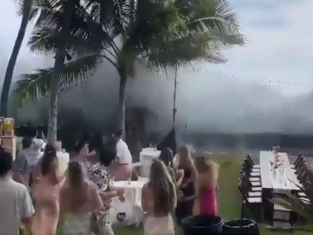 giant waves crash Hawaii island wedding caught on camera