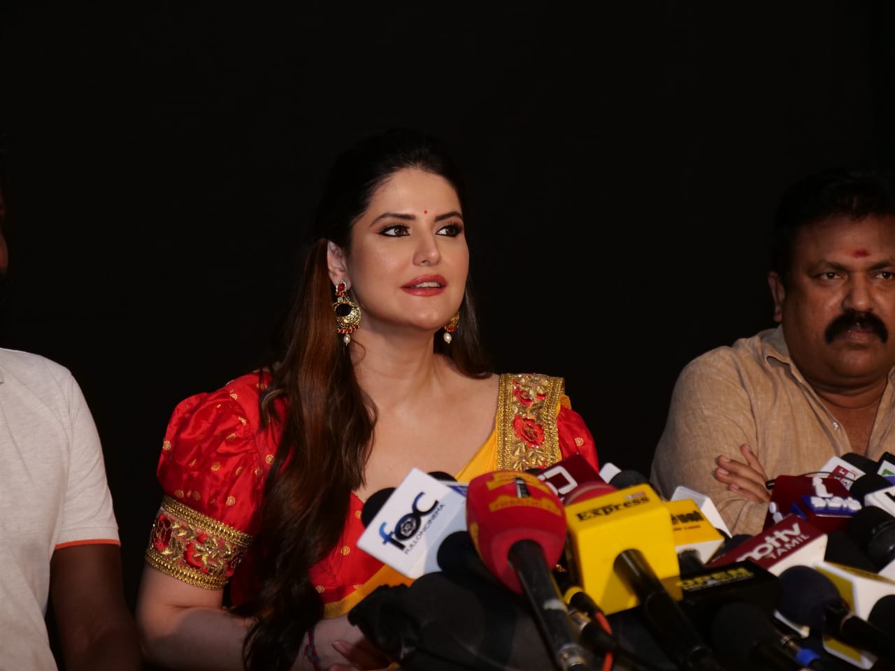 Zarine Khan dual role VC Vadivudaiyaan Tamil film 
