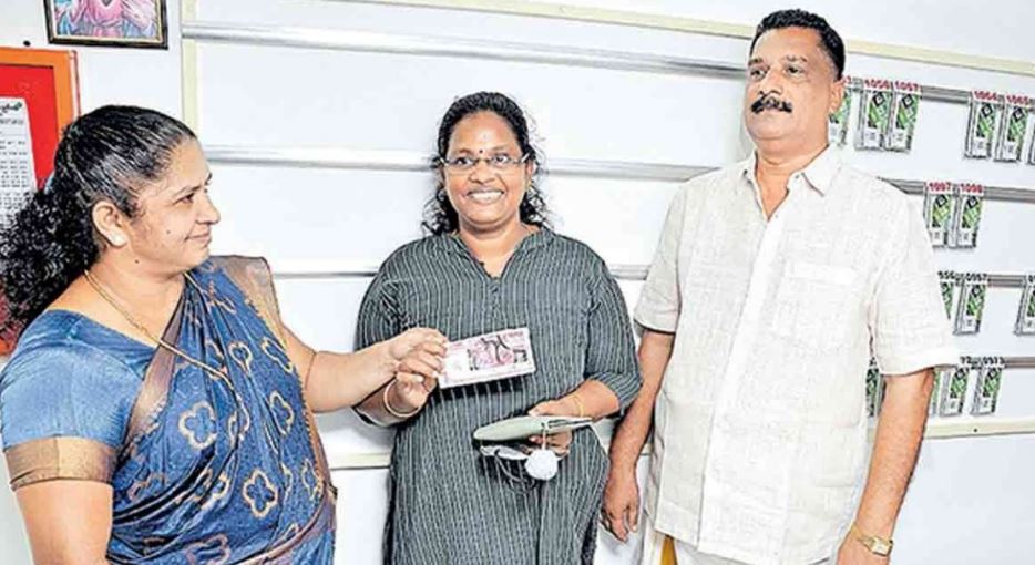 Kerala nurse won 75 lakhs in lottery kudos to ticket seller
