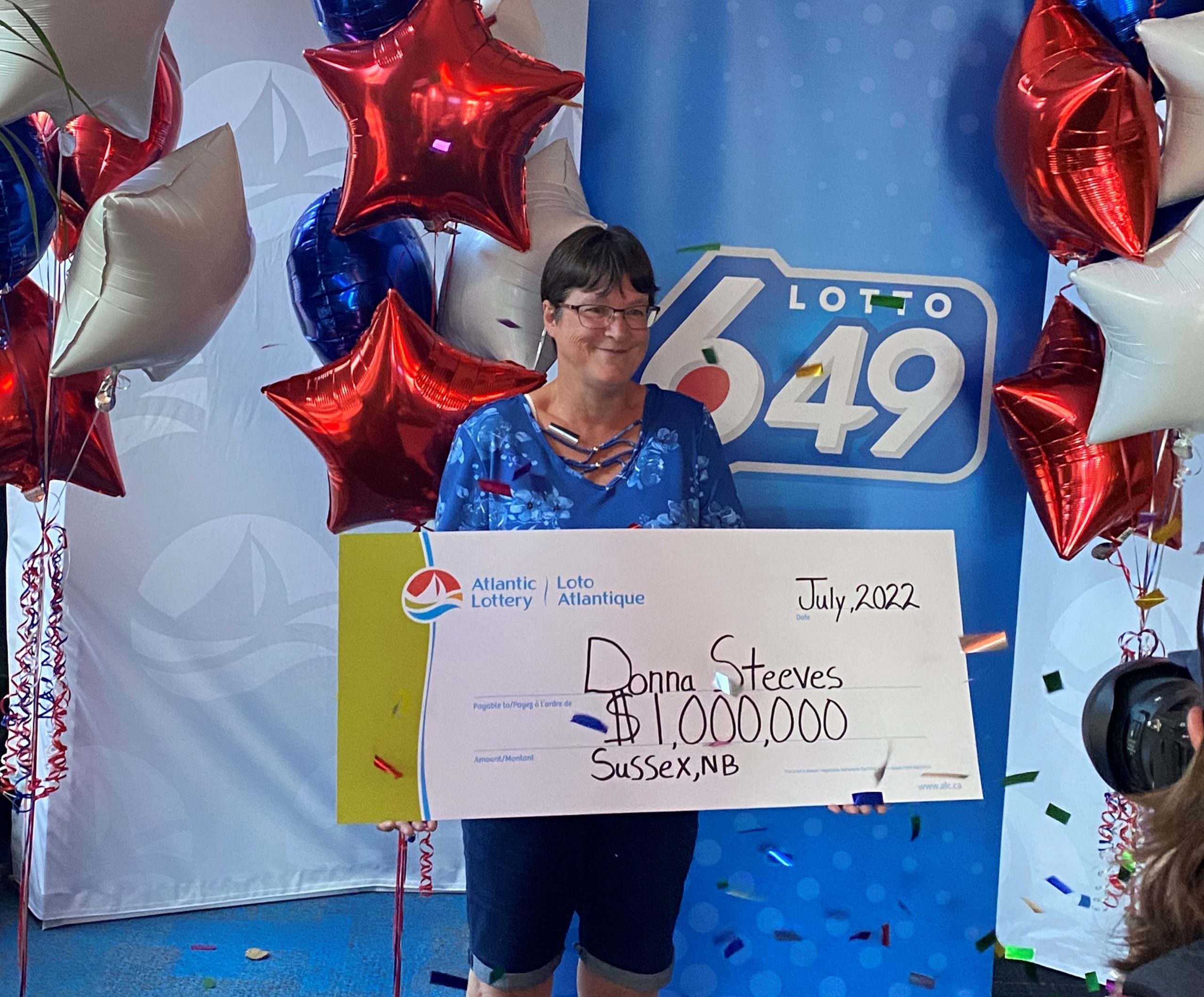 canada woman won lottery for one million dollar in grocery shop