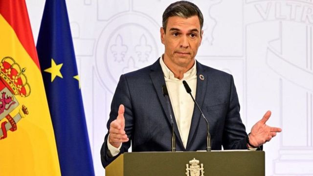 Spain prime minister suggests people to stop wear tie save energy