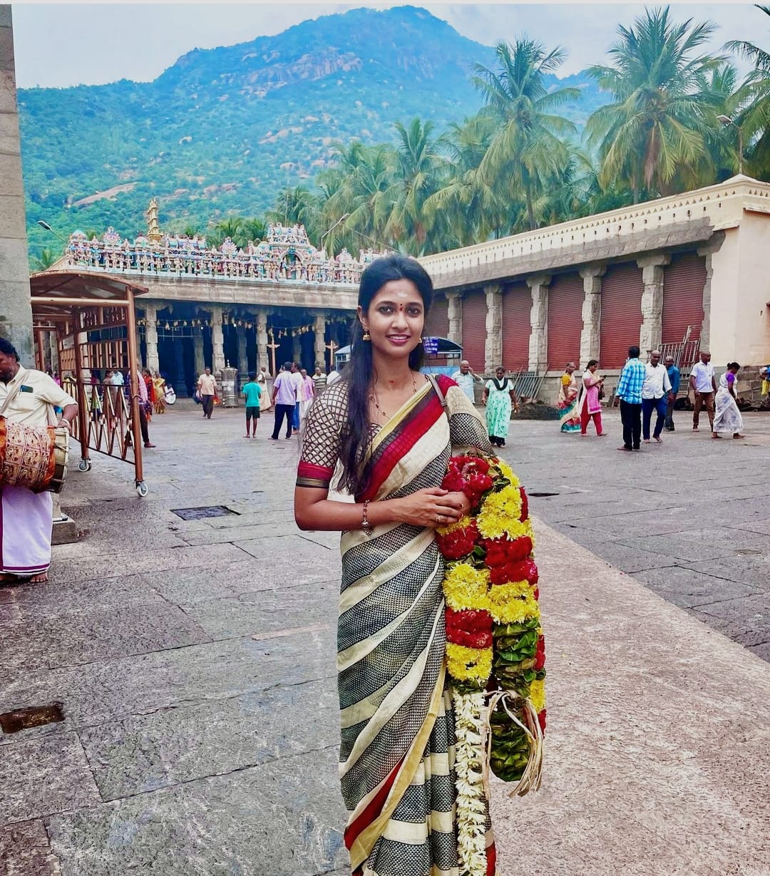 Actress Keerthi Pandian at Thiruvannamalai Temple