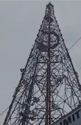man in Chennai climbs a cellphone tower to live with his wife
