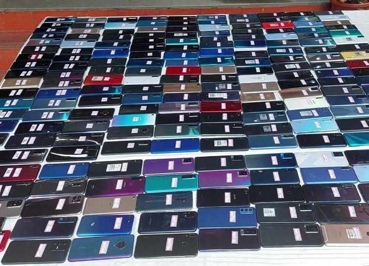 cyber crime police recovered 211 mobile phones worth 25 lakhs