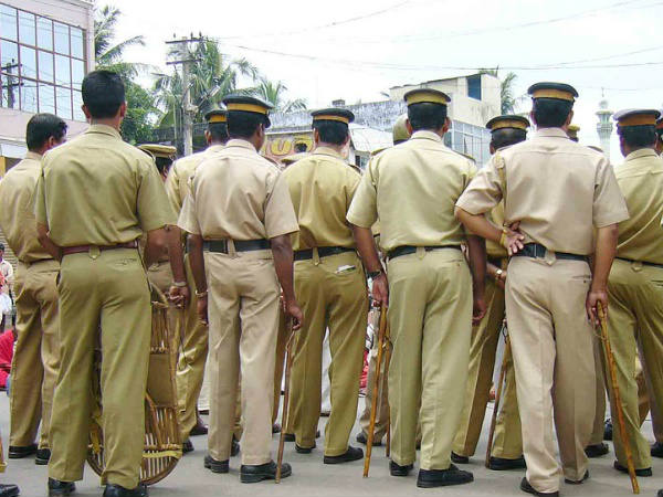 Fake traffic police officer nabbed while fine on police