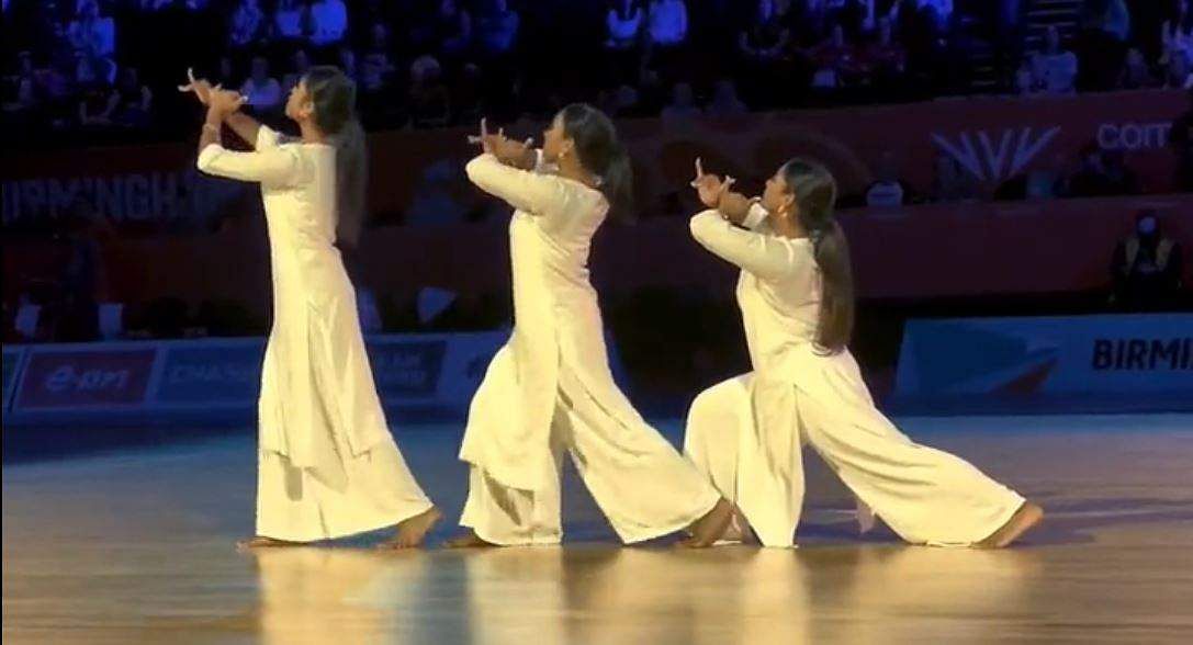 yuvan shankar raja song in commonwealth games closing ceremony