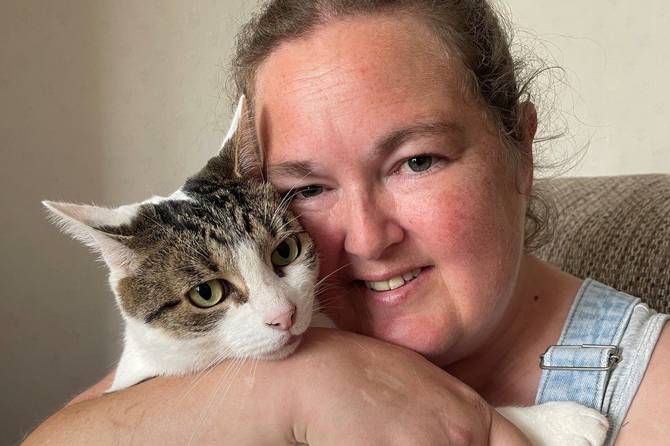 cat saves owner life who suffered with heart attack