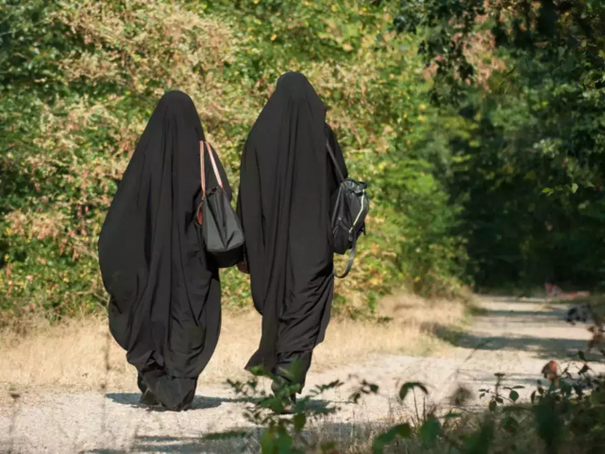 UP man wears burqa to meet girlfriend arrested