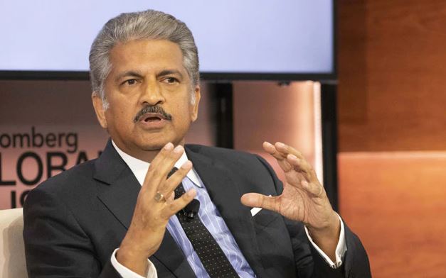 Anand mahindra shares video of innovative home entry gate