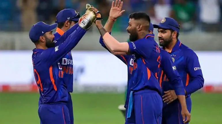 Confident Hardik Pandya reaction in the final over goes viral