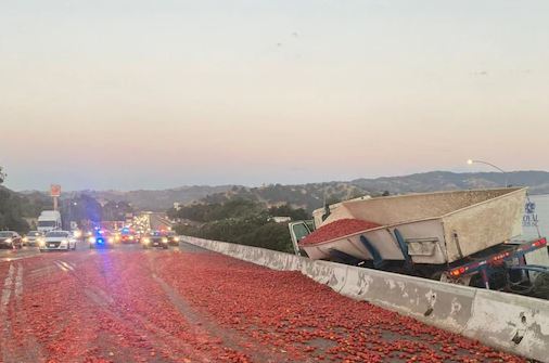 California highway fills with more than one lakh tomatoes